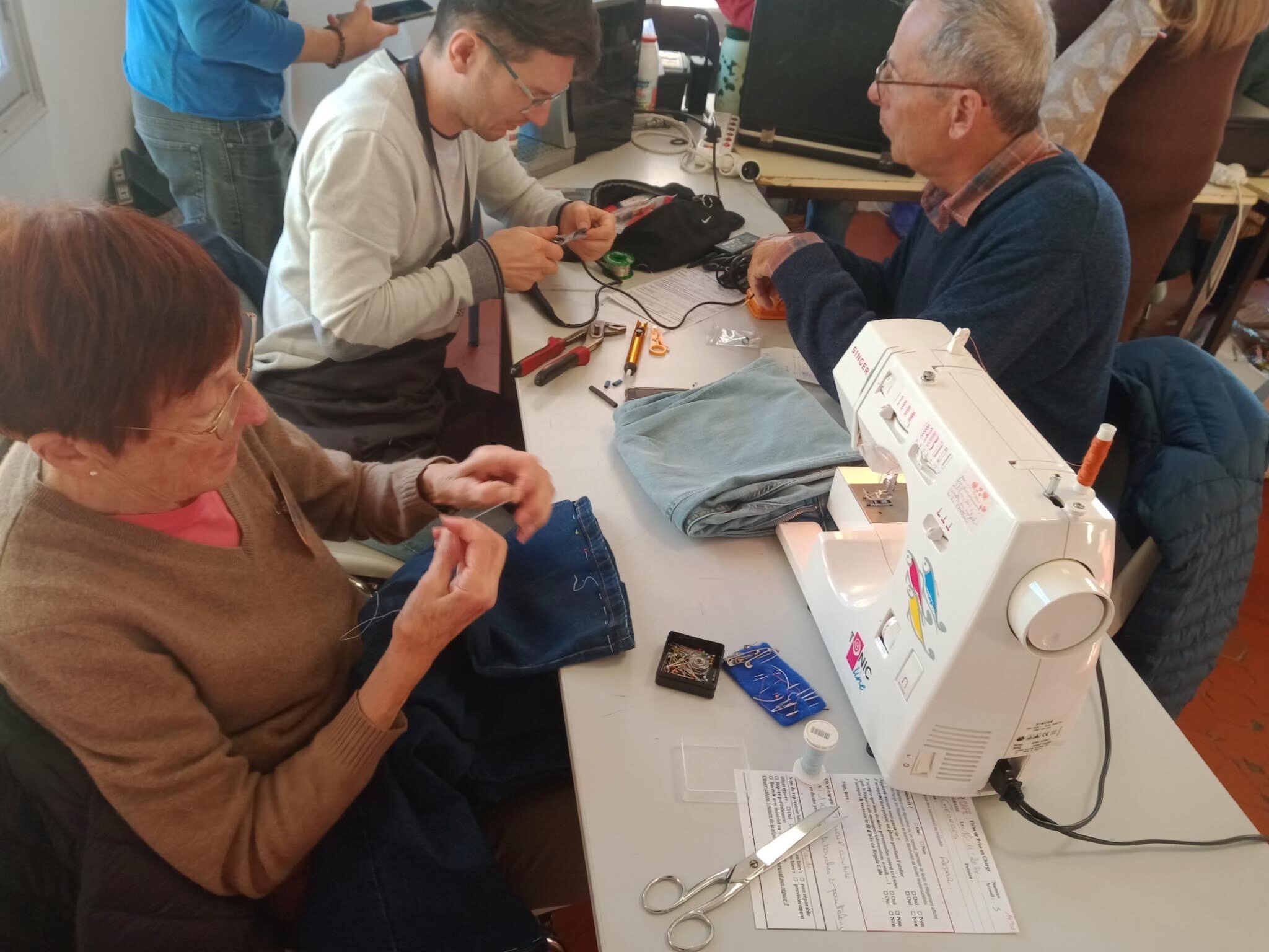 Une belle affluence pour l'atelier de novembre du Repair Café